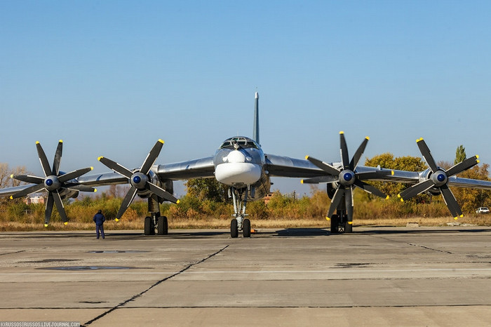 Oanh tạc cơ Tu-95MS. Oanh tạc cơ Tu-95MS.