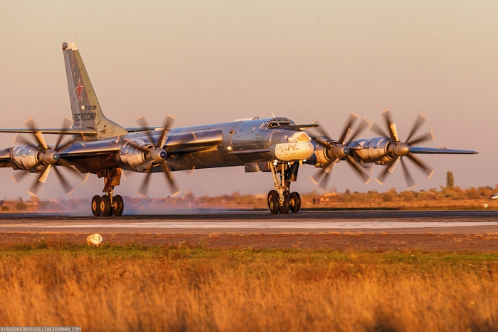 Oanh tạc cơ Tu-95MS. Oanh tạc cơ Tu-95MS.
