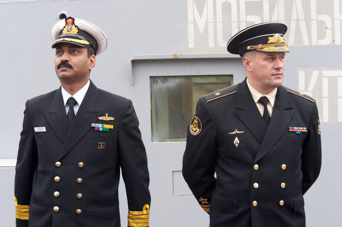 Hình ảnh tại bến tàu của nhà máy Sevmash khi tàu sân bay Vikramaditya trở về sau quá trình thử nghiệm trên biển. Hình ảnh tại bến tàu của nhà máy Sevmash khi tàu sân bay Vikramaditya trở về sau quá trình thử nghiệm trên biển.