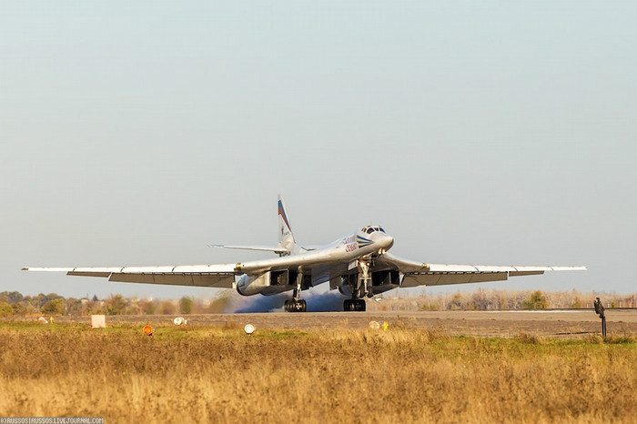 Oanh tạc cơ Tu-160. Oanh tạc cơ Tu-160.
