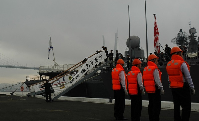 Phát biểu cảm xúc khi vừa đặt chân tới Vladivostok, thuyền trưởng Hải quân Nhật Bản Sirane Tsutomu nói: “Ấn tượng đầu tiên của tôi về Vladivostok, đó là một thành phố vô cùng xinh đẹp.” Phát biểu cảm xúc khi vừa đặt chân tới Vladivostok, thuyền trưởng Hải quân Nhật Bản Sirane Tsutomu nói: “Ấn tượng đầu tiên của tôi về Vladivostok, đó là một thành phố vô cùng xinh đẹp.”