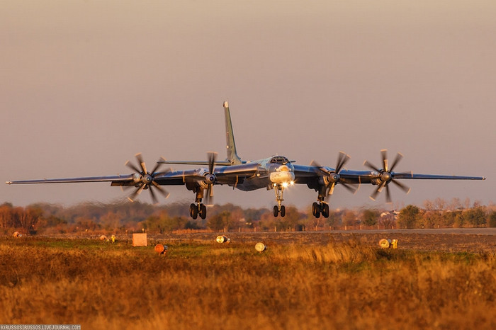 Oanh tạc cơ Tu-95MS. Oanh tạc cơ Tu-95MS.