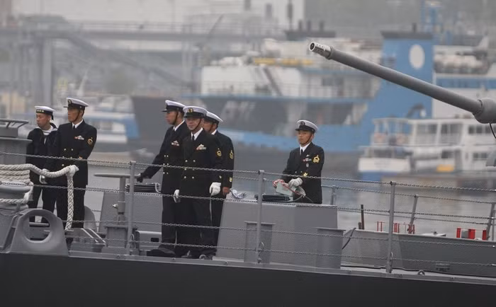 Hình ảnh các chiến hạm Nhật Bản tại quân cảng Vladivostok vào ngày Chủ Nhật (23/9).