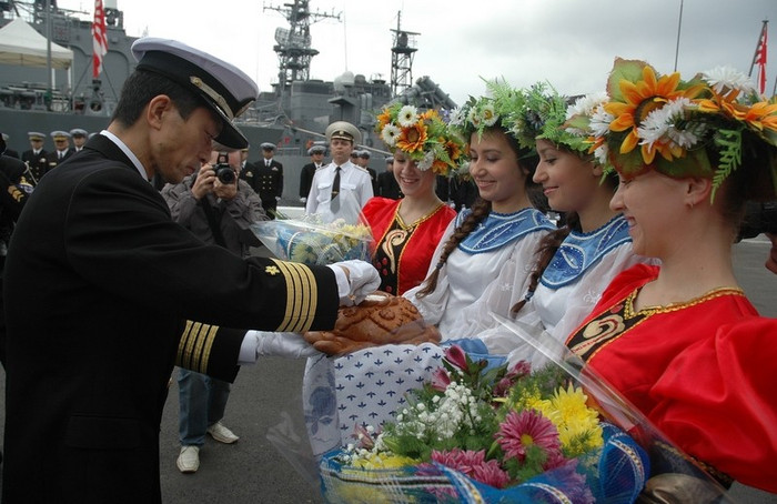 Hình ảnh các chiến hạm Nhật Bản tại quân cảng Vladivostok vào ngày Chủ Nhật (23/9). Hình ảnh các chiến hạm Nhật Bản tại quân cảng Vladivostok vào ngày Chủ Nhật (23/9).