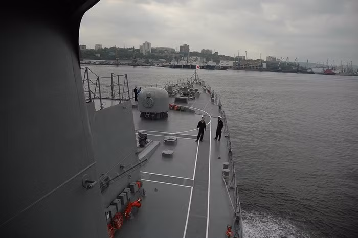 Hình ảnh các chiến hạm Nhật Bản tại quân cảng Vladivostok vào ngày Chủ Nhật (23/9).