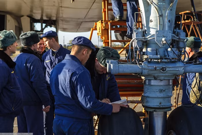 Oanh tạc cơ Tu-160.