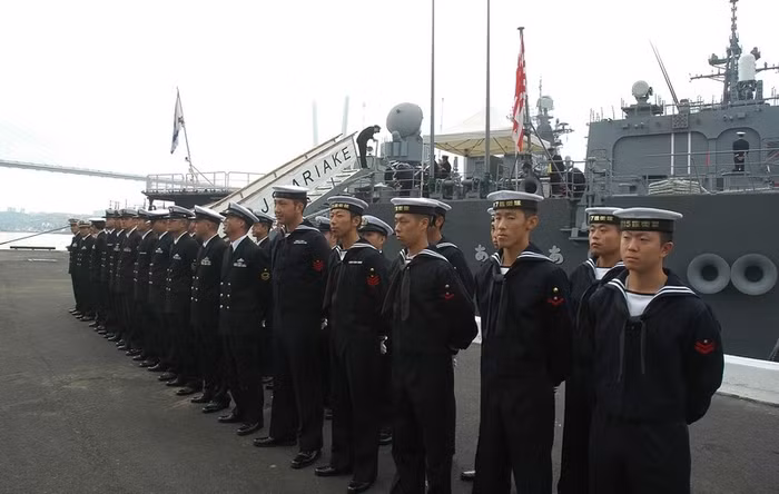 Thủy thủ đoàn trên các chiến hạm của Nga và Nhật Bản trong cuộc diễn tập không có gì thay đổi khi họ vừa mới tham gia sứ mệnh chống cướp biển ở Vịnh Aden. Ngoài ra, trong tháng 8 năm nay, Đô đốc Panteleyev cùng với các khu trục hạm của Nhật Bản đã tham gia một cách tích cực trong cuộc tập trận hàng hải quốc tế lớn nhất từ trước tới nay tại quần đảo Hawaii mang tên RIMPAK-2012.