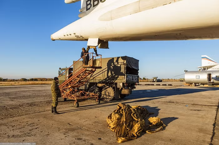 Oanh tạc cơ Tu-160.