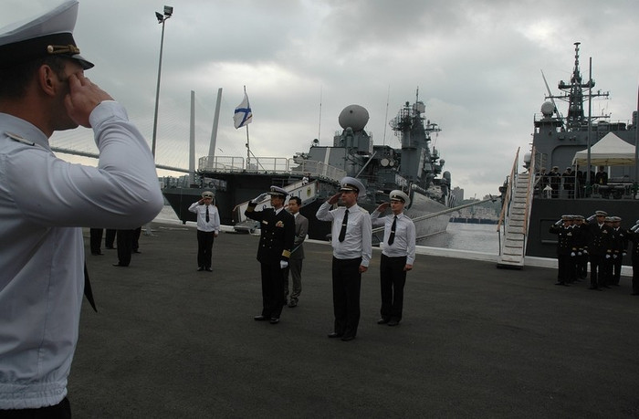 Hình ảnh các chiến hạm Nhật Bản tại quân cảng Vladivostok vào ngày Chủ Nhật (23/9). Hình ảnh các chiến hạm Nhật Bản tại quân cảng Vladivostok vào ngày Chủ Nhật (23/9).