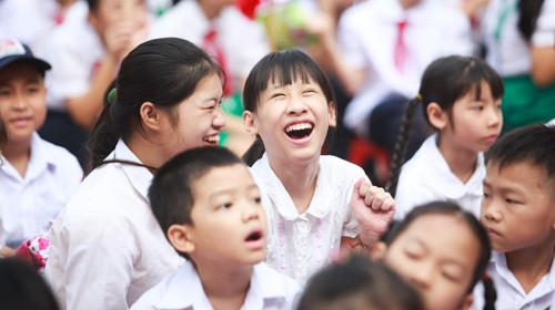 Niềm vui trong ngày khai giảng năm học mới của em Phạm Thị Hương (11 tuổi), học sinh khiếm thị Trường tiểu học Nguyễn Đình Chiểu (Hà Nội). Ảnh: Tuổi Trẻ Niềm vui trong ngày khai giảng năm học mới của em Phạm Thị Hương (11 tuổi), học sinh khiếm thị Trường tiểu học Nguyễn Đình Chiểu (Hà Nội). Ảnh: Tuổi Trẻ