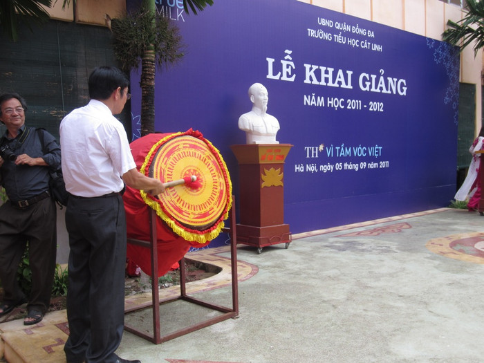 Khi tiếng trống trường vang lên... Khi tiếng trống trường vang lên...