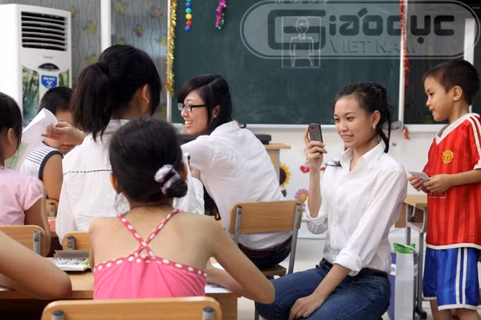 Phương Thảo ghi lại những khoảnh khắc đáng nhớ tại Lớp học Hy vọng