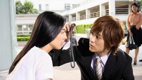 13 năm sau, Vỹ Dịch giờ đây đã trở thành giám đốc điều hành công ty của cha cậu trong khi Thâm Thâm vẫn bị câm. Họ vô tình gặp lại nhau nhưng không nhận ra nhau. 13 năm sau, Vỹ Dịch giờ đây đã trở thành giám đốc điều hành công ty của cha cậu trong khi Thâm Thâm vẫn bị câm. Họ vô tình gặp lại nhau nhưng không nhận ra nhau.