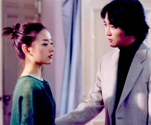 Nhậm Phi Nhi (Đổng Khiết đóng) đến Thượng Hải để thi vào đoàn ca múa nhạc hiện đại. Tại đây, cô tới ở một tòa chung cư mà ở đó nam nữ được sắp xếp sống chung trong một căn hộ. Ở cùng căn hộ với Nhậm Phi Nhi là Duệ Thiên (Ahn Jae Wook đóng) - một chuyên viên tin học vừa trở về từ Mỹ. Nhậm Phi Nhi (Đổng Khiết đóng) đến Thượng Hải để thi vào đoàn ca múa nhạc hiện đại. Tại đây, cô tới ở một tòa chung cư mà ở đó nam nữ được sắp xếp sống chung trong một căn hộ. Ở cùng căn hộ với Nhậm Phi Nhi là Duệ Thiên (Ahn Jae Wook đóng) - một chuyên viên tin học vừa trở về từ Mỹ.