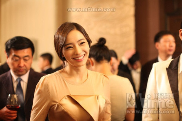 Joo Yoon tưởng như đã tìm thấy ánh sáng của đời mình. Tuy nhiên, cô lại lưỡng lự trước tình yêu và cơ hội thay đổi số phận.