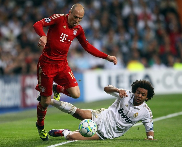 Robben tận dụng thành công. Hai đội lại trở về vách xuất phát với tổng tỷ số 3-3. Robben tận dụng thành công. Hai đội lại trở về vách xuất phát với tổng tỷ số 3-3.