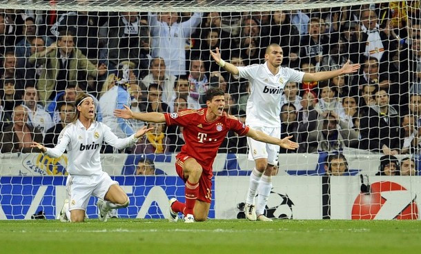 Gomez đưa về một quả 11m cho "Hùm xám". Gomez đưa về một quả 11m cho "Hùm xám".