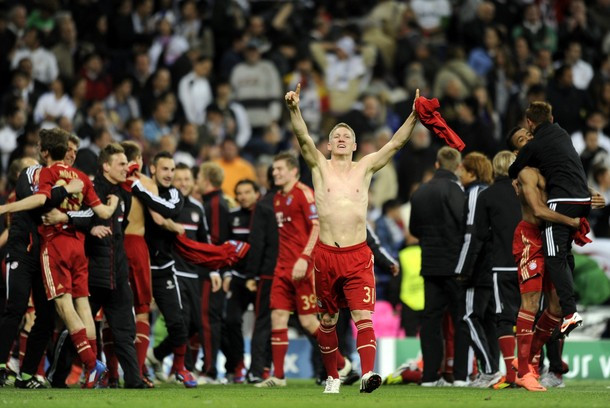 Bastian Schweinsteiger kết liễu giấc mơ của Real. Bastian Schweinsteiger kết liễu giấc mơ của Real.