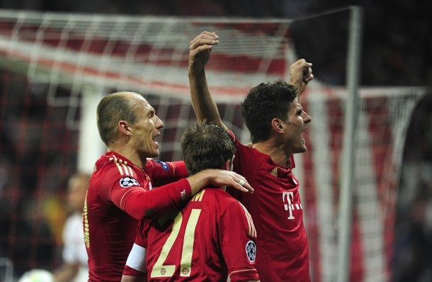 Tấn công mãi rồi thành quả cũng đến với Bayern. Tấn công mãi rồi thành quả cũng đến với Bayern.