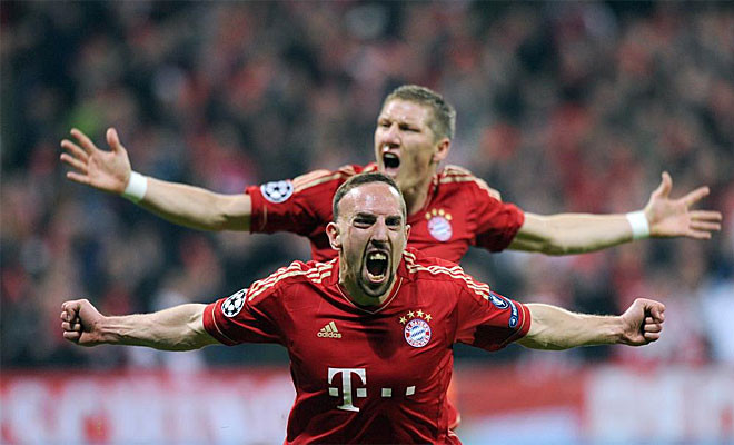 "Gã mặt sẹo" ăn mừng. "Gã mặt sẹo" ăn mừng.