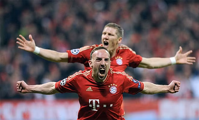 "Gã mặt sẹo" ăn mừng.