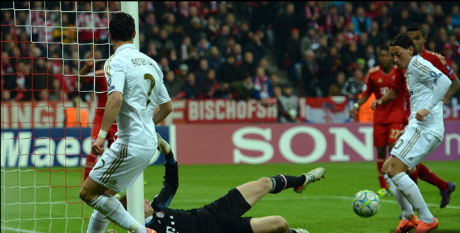 Ozil quân bình tỷ số cho "Kền kền trắng". Ozil quân bình tỷ số cho "Kền kền trắng".