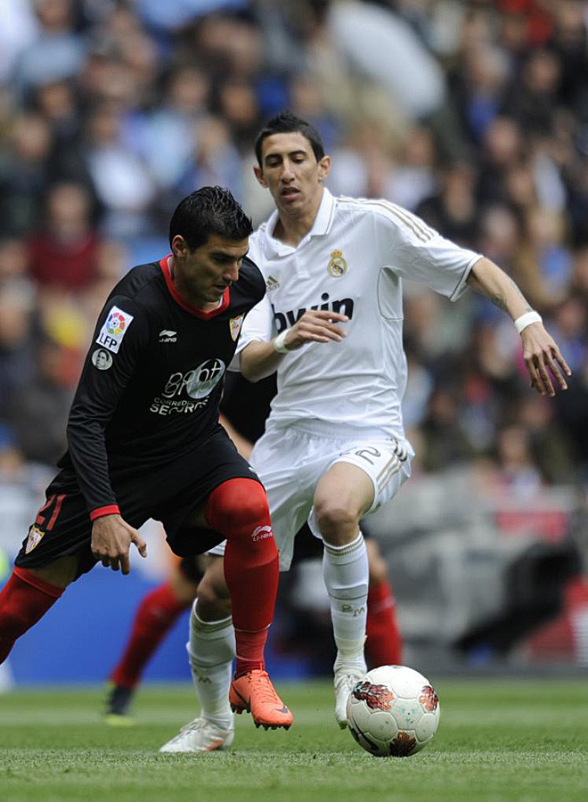 Ronaldo thi đấu tả xung hữu đột. Ronaldo thi đấu tả xung hữu đột.