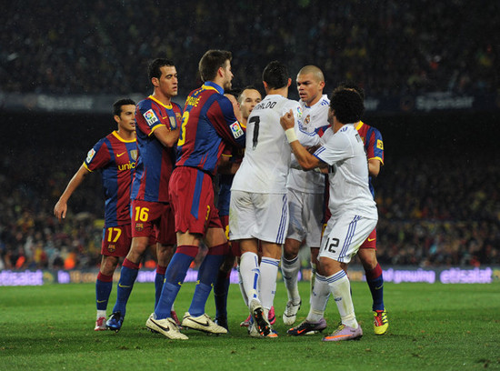 Real-Barca, luôn là trận đấu căng thẳng.