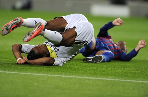 Còn Pique nhiều khả năng dính một chấn thương rất nặng. Còn Pique nhiều khả năng dính một chấn thương rất nặng.