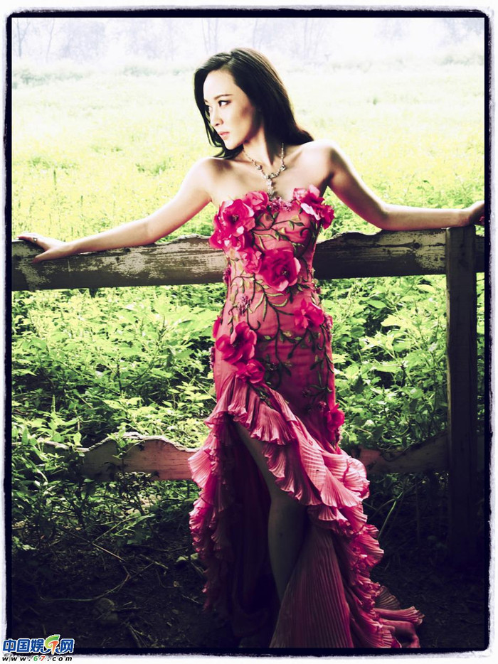 Mới đây nhất, người đẹp đã nhận lời tham gia vào bộ phim mới của đạo diễn tài năng Lý Ngọc cùng hai diễn viên chính là Phùng Thiệu Phong và Phạm Băng Băng.