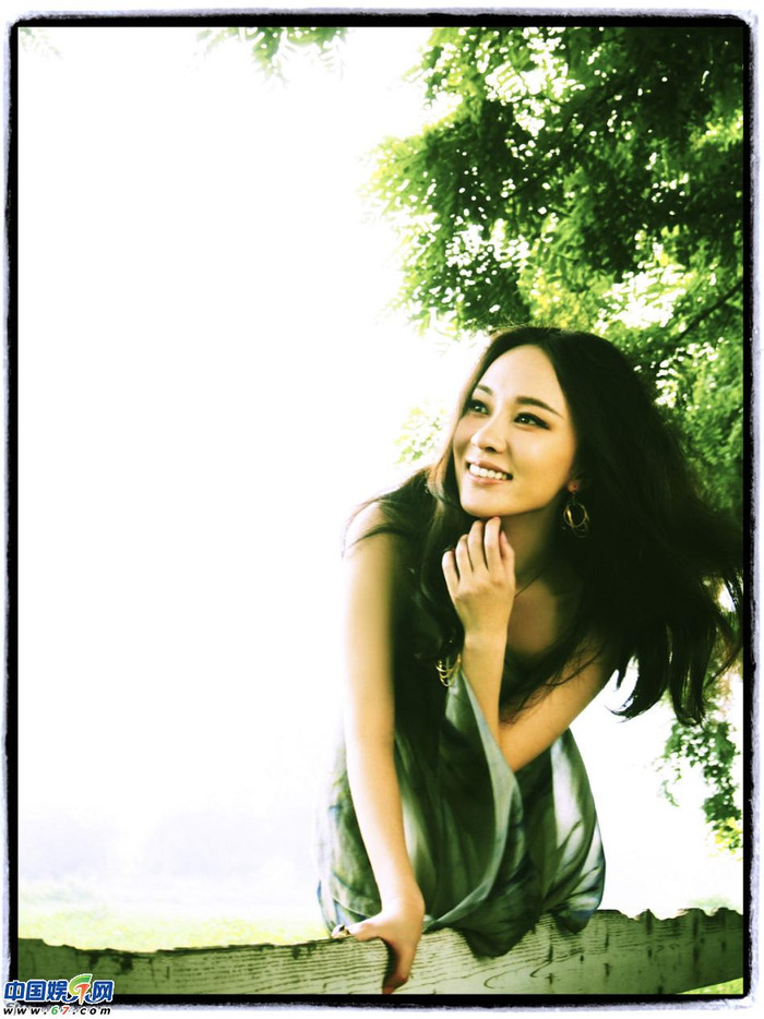 Hoắc Tư Yến được khán giả chú ý từ vai Đổng Ngạc Phi trong phim Thiếu niên thiên tử, nhờ đó mà cô được giao đóng nhân vật Thất muội – phim Bảy nàng tiên, đó cũng là vai chính đầu tiên của Hoắc Tư Yến.