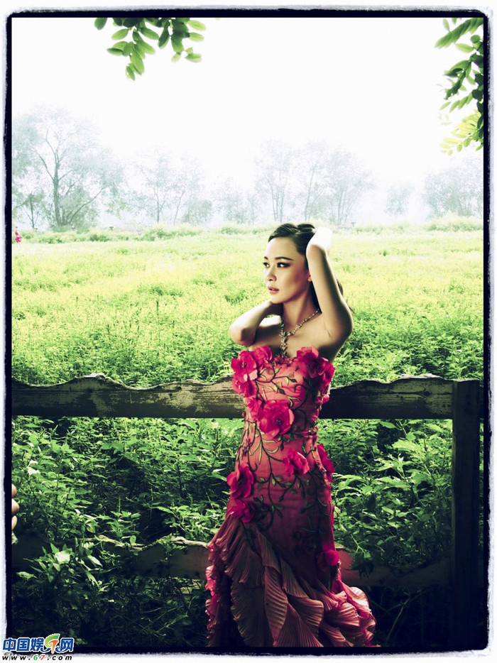 Hoắc Tư Yến tâm sự, vẻ ngoài dịu dàng của cô khiến nhiều người lầm tưởng: 'Ở tôi, thực sự ẩn sau sự mong manh ấy là một trái tim mạnh mẽ'.