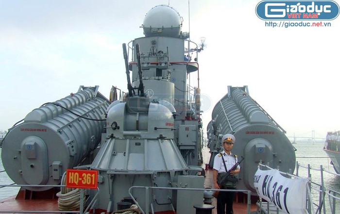 Chiến sĩ Hải quân trên tàu phóng lôi (Đoàn tàu Phóng lôi M27 – Quân chủng Hải quân).