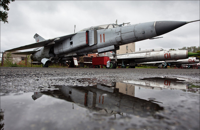 Tiêm kích cánh cụp cánh xòe MiG-23UB.