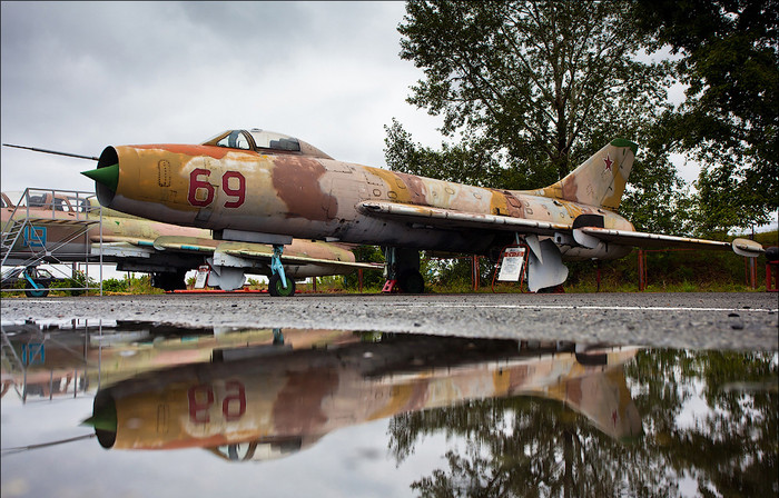 Tiêm kích – bom Su-7B.