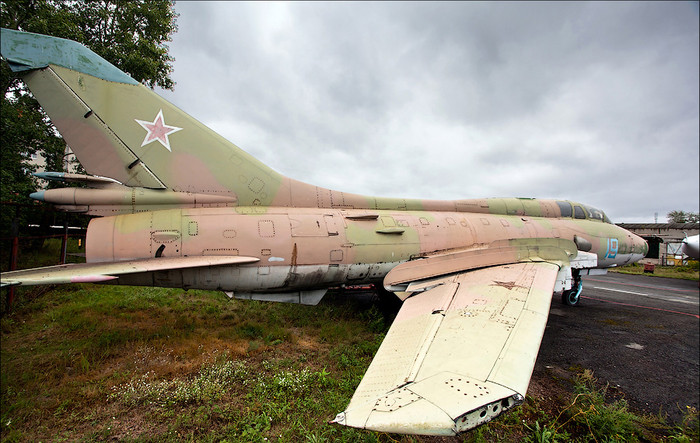 Tiêm kích – bom Su-7B.