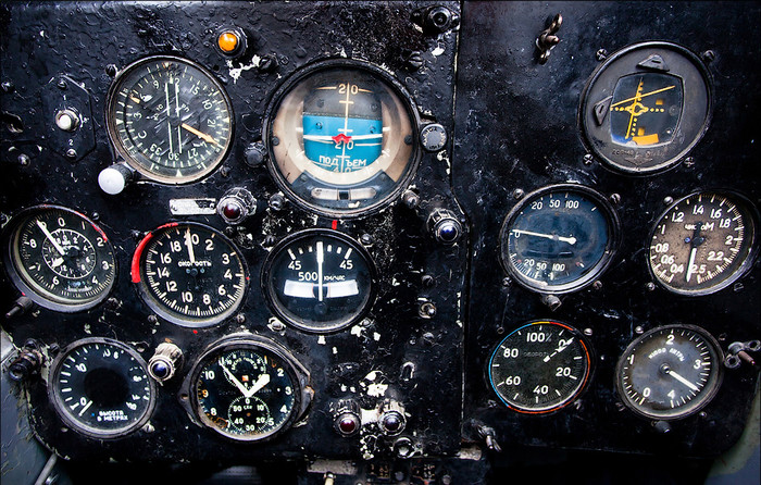 Buồng lái của MiG-19P.