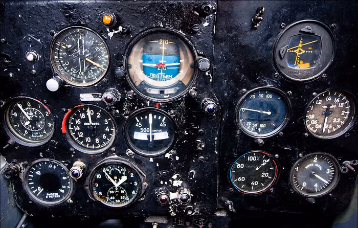 Buồng lái của MiG-19P.