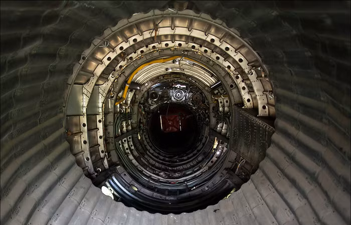 Ông xả động cơ tiêm kích Su-27.