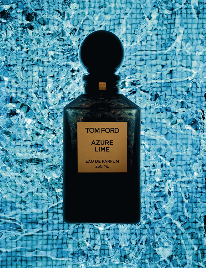 2.Tom Ford Azure Lime: Giá: 190 USD (4 triệu đồng). Azure Lime là biểu tượng cho gu thẩm mỹ của Tom Ford trong một lọ nước hoa, với hương chanh nhẹ kiềm hãm lớp xạ hương nặng mùi. Hãy dùng nó với một bộ vest màu tối, giày da và một chút râu, bạn sẽ cảm thấy "bất khả chiến bại" trong bất kỳ buổi họp nào. 2.Tom Ford Azure Lime: Giá: 190 USD (4 triệu đồng). Azure Lime là biểu tượng cho gu thẩm mỹ của Tom Ford trong một lọ nước hoa, với hương chanh nhẹ kiềm hãm lớp xạ hương nặng mùi. Hãy dùng nó với một bộ vest màu tối, giày da và một chút râu, bạn sẽ cảm thấy "bất khả chiến bại" trong bất kỳ buổi họp nào.