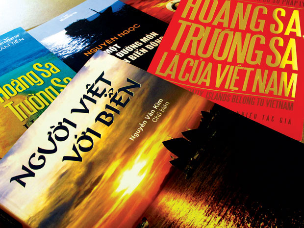 Những đầu sách về chủ đề biển đảo là rất cần thiết. Những đầu sách về chủ đề biển đảo là rất cần thiết.