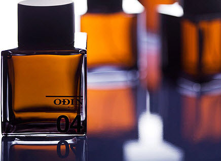 11. Odin 04 Petrana: 110 USD (2,3 triệu) Odin 04 Petrana là sự kết hợp của hai mùi hương Kirsch và Cassis; giống như nước hoa của Venus liên kết Pluto. Nó tạo nên một mùi hương thật hòa nhã và ngọt ngào như thôi miên người đối diện của bạn. 11. Odin 04 Petrana: 110 USD (2,3 triệu) Odin 04 Petrana là sự kết hợp của hai mùi hương Kirsch và Cassis; giống như nước hoa của Venus liên kết Pluto. Nó tạo nên một mùi hương thật hòa nhã và ngọt ngào như thôi miên người đối diện của bạn.