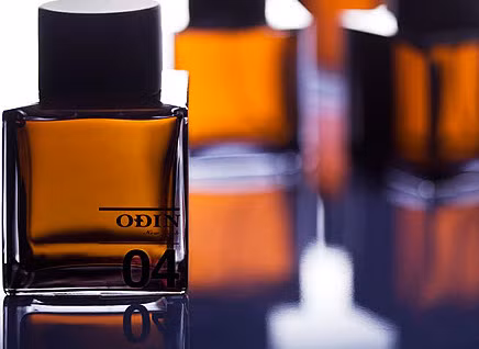 11. Odin 04 Petrana: 110 USD (2,3 triệu) Odin 04 Petrana là sự kết hợp của hai mùi hương Kirsch và Cassis; giống như nước hoa của Venus liên kết Pluto. Nó tạo nên một mùi hương thật hòa nhã và ngọt ngào như thôi miên người đối diện của bạn.