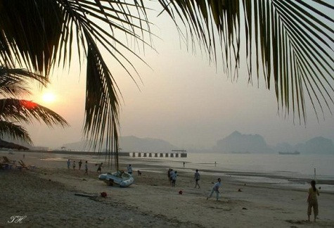 Bãi biển Bãi Cháy, Quảng Ninh. Ảnh: Internet Bãi biển Bãi Cháy, Quảng Ninh. Ảnh: Internet