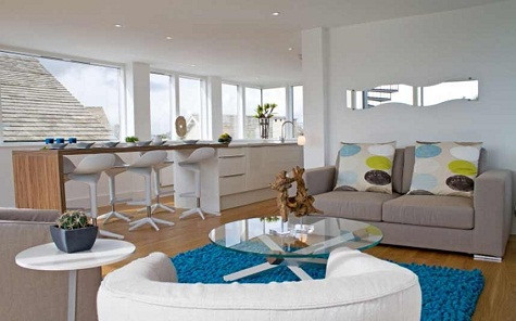 Ngôi nhà với 550 mẫu Anh của vùng nông thôn Cotswold tự hào từng đoạt giải thưởng kiến trúc tiên phong và bền vững. Nhà bếp ở đây ấm cúng và cũng rất hiện đại. Ngôi nhà với 550 mẫu Anh của vùng nông thôn Cotswold tự hào từng đoạt giải thưởng kiến trúc tiên phong và bền vững. Nhà bếp ở đây ấm cúng và cũng rất hiện đại.