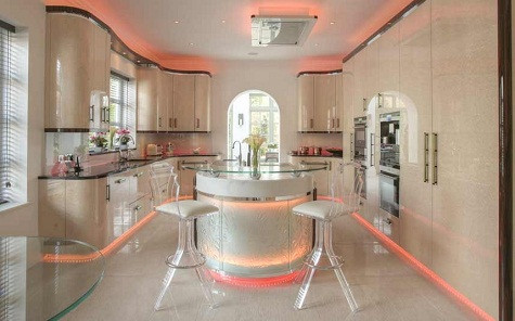 Giá: 2,25 triệu bảng Nhà bếp được cài đặt chiếu sáng LED linh hoạt, cửa ra vào sơn mài và ngăn kéo của Maple Sugar Birds Eye là niềm tự hào của ngôi nhà ở Timberlake, Westley, Suffolk này. Giá: 2,25 triệu bảng Nhà bếp được cài đặt chiếu sáng LED linh hoạt, cửa ra vào sơn mài và ngăn kéo của Maple Sugar Birds Eye là niềm tự hào của ngôi nhà ở Timberlake, Westley, Suffolk này.