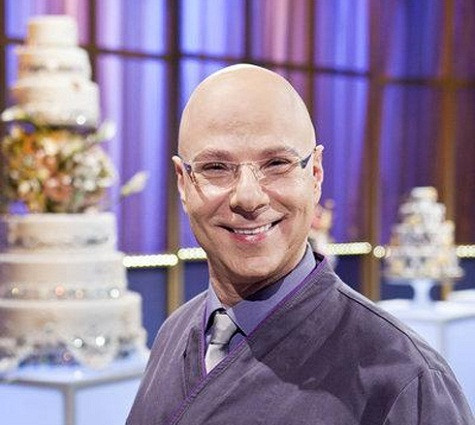 Chiếc bánh cưới của cô do đầu bếp nổi tiếng kiêm người dẫn chương trình Sweet Genius là Ron Ben-Israel thiết kế. Bữa tiệc còn có tôm hùm và thịt bò.