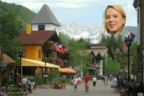 Bà thường đi trượt tuyết với chồng tại khu Vail và hay khoe điều này lên Twitter. Nhưng là triệu phú, Mayer lại mê đồ ăn nhanh McDonald's.