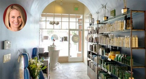 Secret Agent là salon cao cấp nơi Mayer thường đến vào thứ 7 để cắt tỉa, chăm sóc tóc và móng tay.