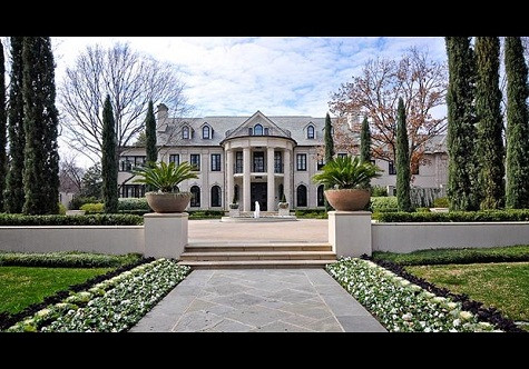 10. Hunter của Glen, Texas Được xây dựng vào năm 1927, bạn sẽ tìm thấy 10 lò sưởi, một phòng khách với một bức tường mã não trong nội thất của tòa lâu đài này. Ngoài trời còn có sân tennis, sân thượng. Biệt thự được đầu tư 22,8 triệu đô la. 10. Hunter của Glen, Texas Được xây dựng vào năm 1927, bạn sẽ tìm thấy 10 lò sưởi, một phòng khách với một bức tường mã não trong nội thất của tòa lâu đài này. Ngoài trời còn có sân tennis, sân thượng. Biệt thự được đầu tư 22,8 triệu đô la.